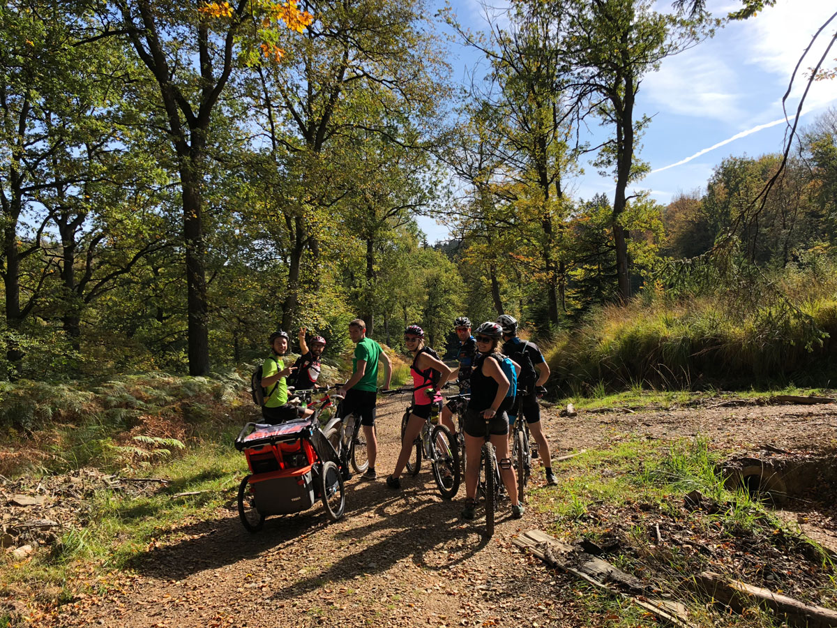 Fietstocht In De Hoge Venen Met Een Fietsaanhanger Voor Kinderen Oui Go