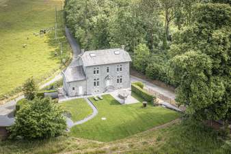 Villa de luxe  Ciney, Ardenne : parfaite pour 10 personnes avec sauna, jardin et  proximit des attractions