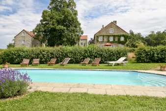 Charmante maison de vacances pour 26 personnes avec piscine extrieure et magnifique panorama  Yvoir