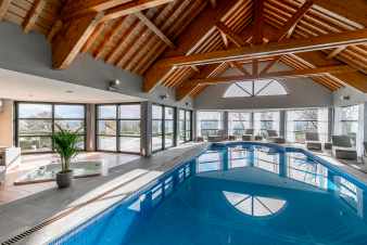 Gte de luxe avec piscine pour 12-13 p. en Ardenne (Houffalize)