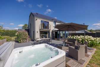 Villa de luxe  Libin pour 8 personnes avec piscine, jacuzzi et jardin priv