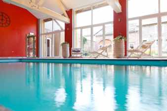 Luxueuse villa de rve avec piscine  louer pour 19 pers.  Trois-Ponts