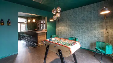 Gîtes divertissement garanti : billard, bar, piscine...  