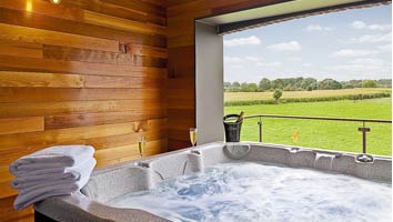  D�tente dans le  jacuzzi 