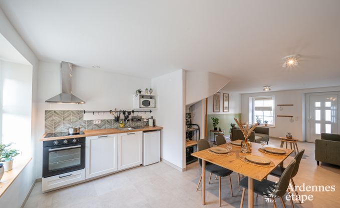 Charmante maison chien admis Alle-sur-Semois, 4 personnes, 2 chambres avec salle de bain, chauffage au sol, admis aux animaux, proche du Parc National de la Vallée de la Semois