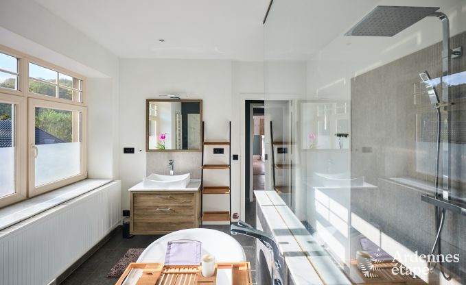 Villa de luxe avec piscine et court de tennis pour 14 personnes  Anhe, situe dans la valle de la Moligne