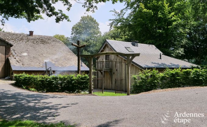 Chalet de vacances confortable  Bastogne avec jardin et sauna