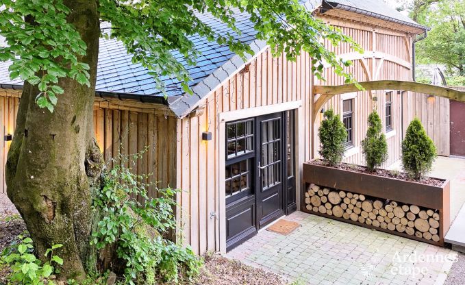 Chalet de vacances confortable  Bastogne avec jardin et sauna