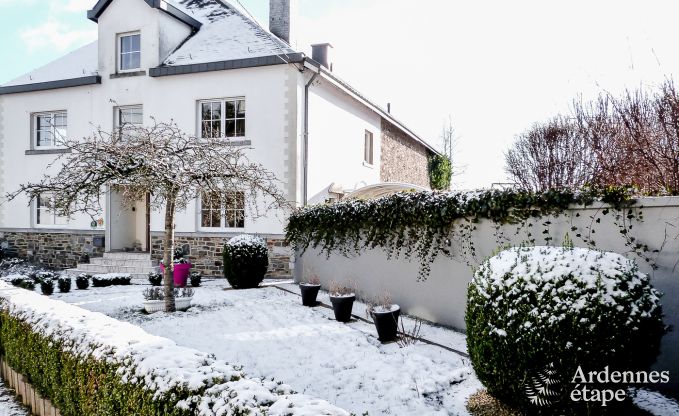 Jolie maison de vacances avec vue magnifique pour 8/9 personnes à Bastogne