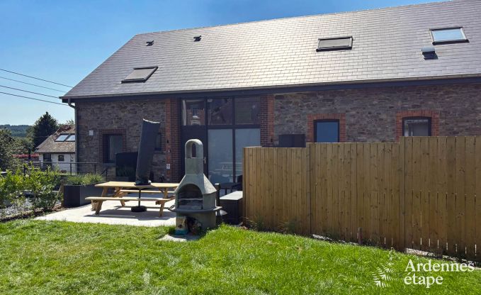 Charmante maison de vacances  Bastogne : sjour confortable pour 8 personnes avec jardin priv et station de recharge