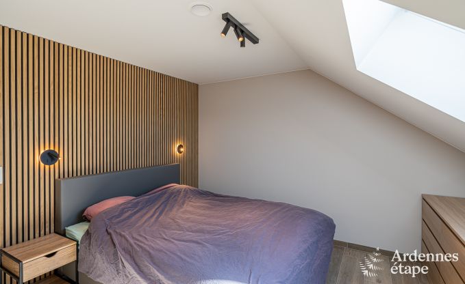 Charmante maison de vacances  Bastogne : sjour confortable pour 8 personnes avec jardin priv et station de recharge