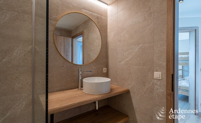 Charmante maison de vacances  Bastogne : sjour confortable pour 8 personnes avec jardin priv et station de recharge