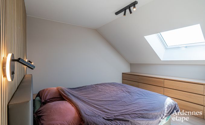 Charmante maison de vacances  Bastogne : sjour confortable pour 8 personnes avec jardin priv et station de recharge