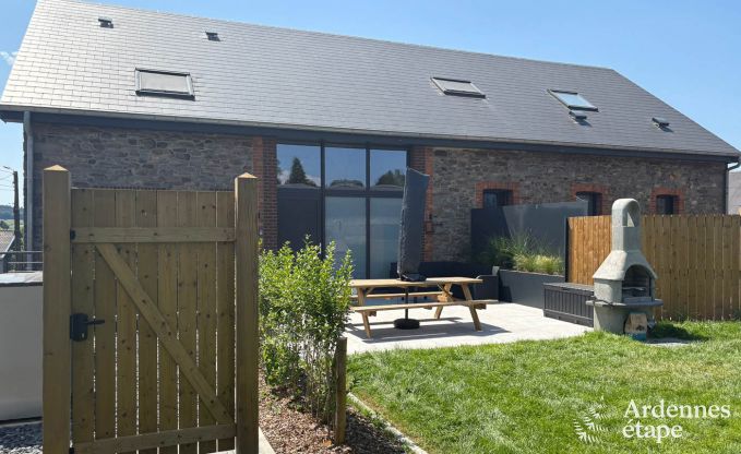 Charmante maison de vacances  Bastogne : sjour confortable pour 8 personnes avec jardin priv et station de recharge