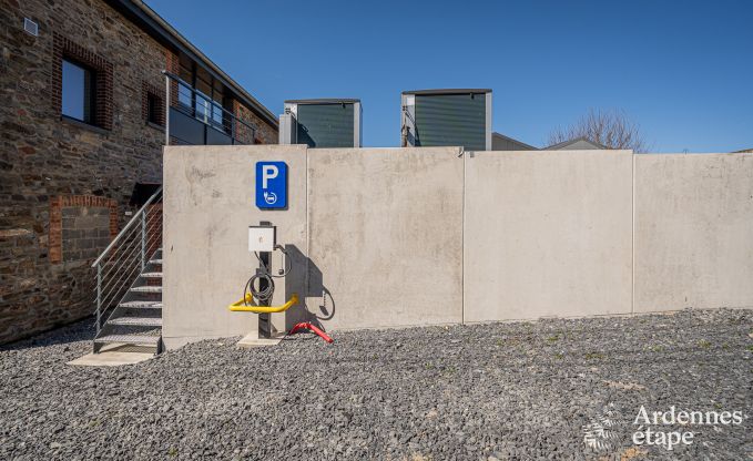 Charmante maison de vacances  Bastogne : sjour confortable pour 8 personnes avec jardin priv et station de recharge