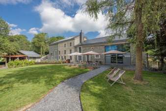 Villa de luxe  Bastogne pour 26 personnes avec des installations haut de gamme