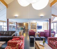 Villa de luxe avec piscine intérieure à Bastogne pour 24 personnes