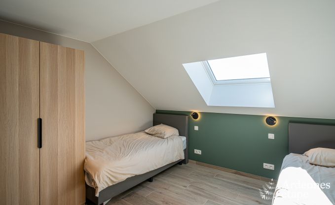 Charmante maison de vacances  Bastogne : sjour confortable pour 8 personnes avec jardin priv et station de recharge