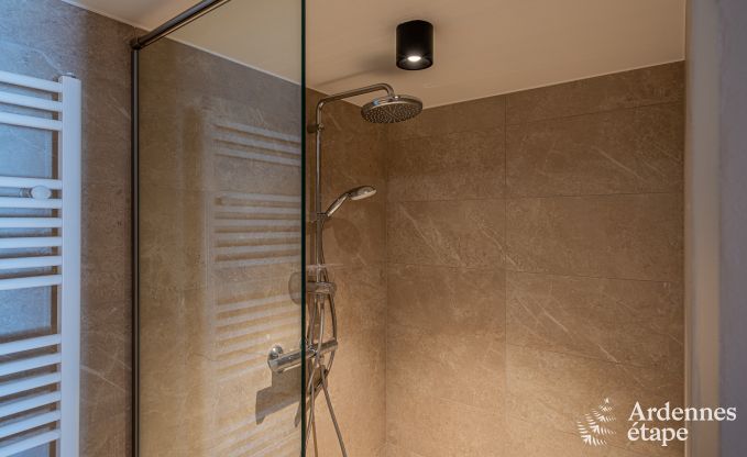 Maison de vacances � Bastogne : logement spacieux pour 14 personnes avec 6 chambres et salle de jeux