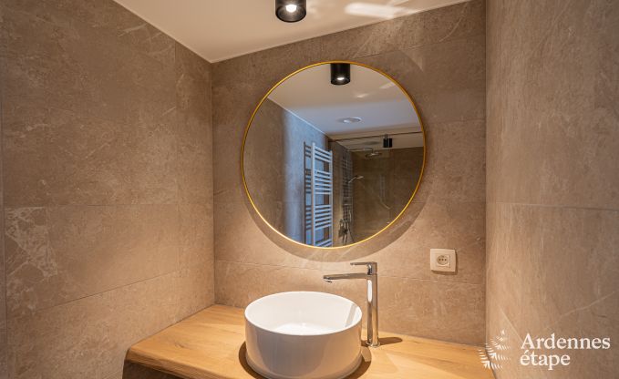 Maison de vacances � Bastogne : logement spacieux pour 14 personnes avec 6 chambres et salle de jeux