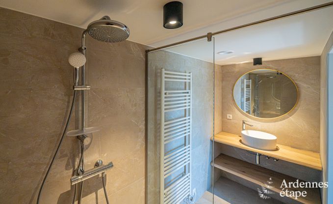 Maison de vacances � Bastogne : logement spacieux pour 14 personnes avec 6 chambres et salle de jeux