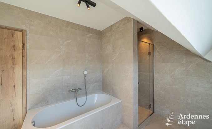 Maison de vacances � Bastogne : logement spacieux pour 14 personnes avec 6 chambres et salle de jeux