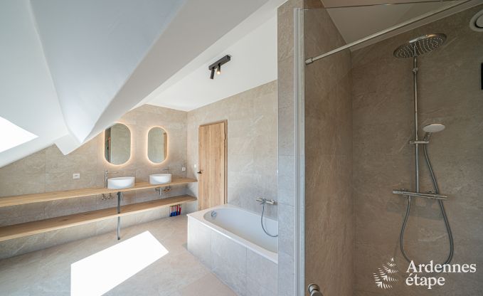 Maison de vacances � Bastogne : logement spacieux pour 14 personnes avec 6 chambres et salle de jeux