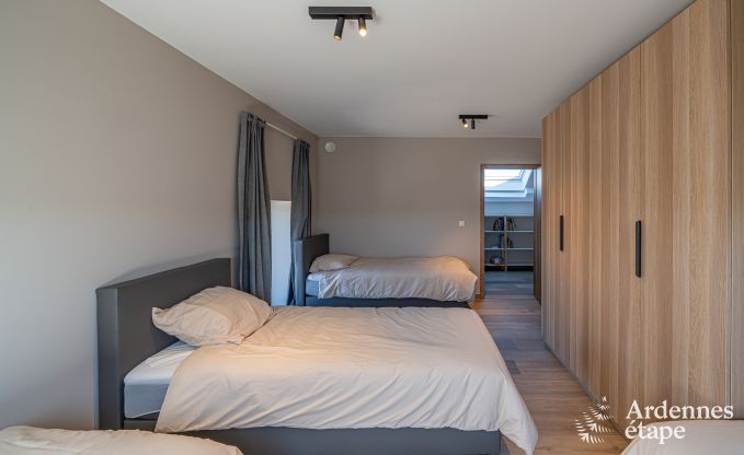 Maison de vacances � Bastogne : logement spacieux pour 14 personnes avec 6 chambres et salle de jeux