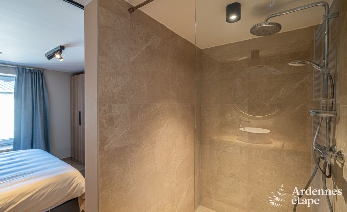 Maison de vacances � Bastogne : logement spacieux pour 14 personnes avec 6 chambres et salle de jeux