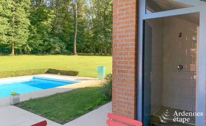 Charmante et spacieuse maison de vacances avec piscine  Beauraing, Ardenne
