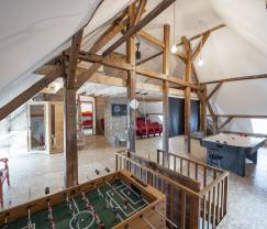 Jolie maison de vacances avec piscine, sauna et jeux à Beauraing pour 15 personnes en Ardenne