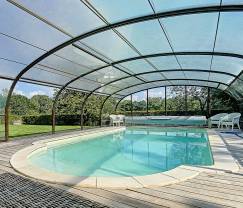 Jolie maison de vacances avec piscine, sauna et jeux à Beauraing pour 15 personnes en Ardenne