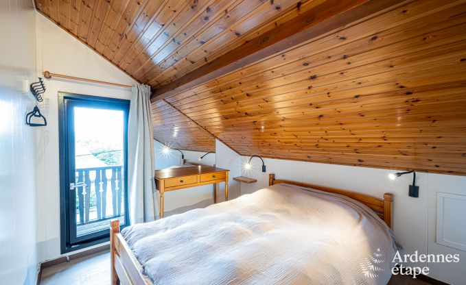 Chalet authentique pour 8 personnes  Bivre avec 4 chambres, poele  pellets, bain nordique, jardin priv et local  vlos