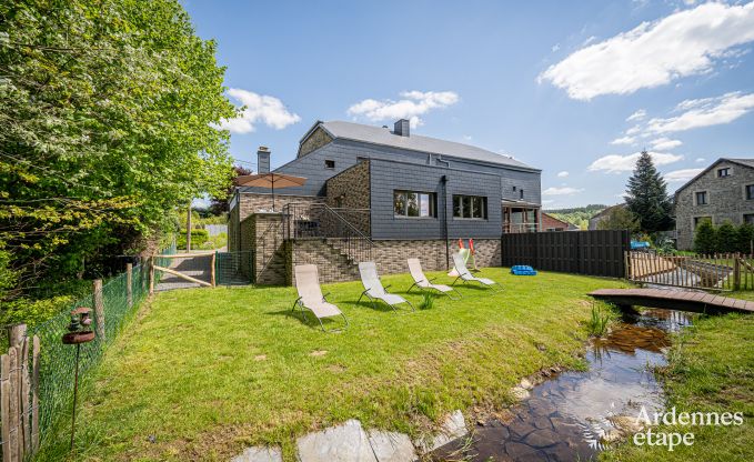 Maison de vacances à Bièvre pur 7 personnes avec 4 chambres, espace jeux enfants, jardin privé et confort moderne