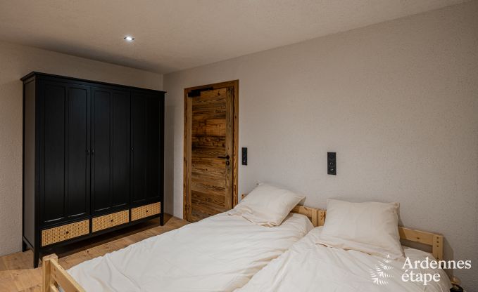 Chalet de luxe � Brognon pour 20 personnes avec piscine ext�rieure chauff�e, jacuzzi ext�rieur et sauna au bord du lac