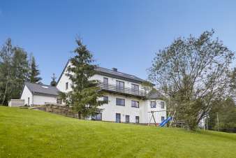 Maison de vacances luxueuse pour 26 personnes à Bütgenbach