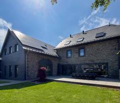 Séjour d'exception en villa de luxe à Butgenbach : 18 personnes, piscine intérieure, sauna, au cœur de l'Ardenne