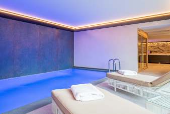Maison de vacances luxueuse dans la Haute Ardenne pour 14 personnes avec piscine, jacuzzi et sauna