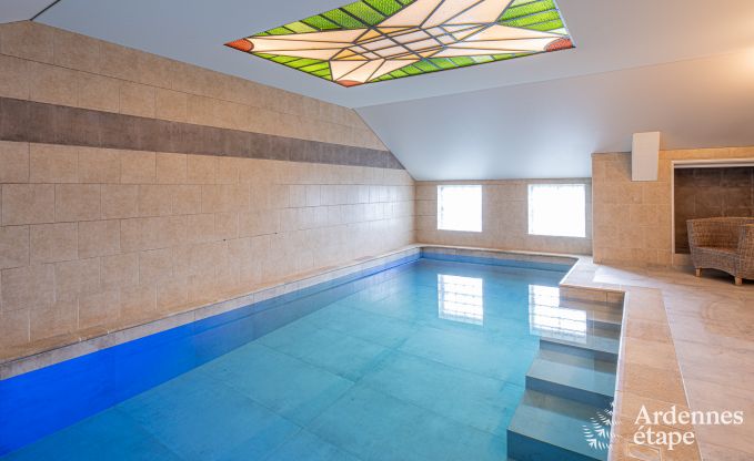 Villa luxueuse à Cerfontaine : parfaite pour 14 personnes, avec piscine intérieure et extérieure, proche des Lacs de l'Eau d'Heure