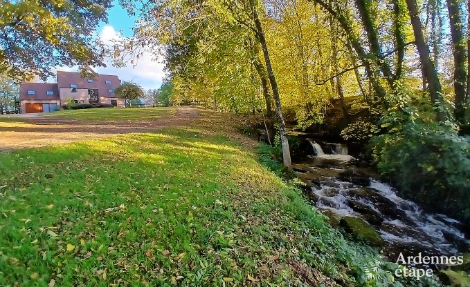 Grande maison de vacances � Charleville pour 15 personnes avec 7 chambres, sauna, poele � pellets et terrasse priv�e au bord de l'eau