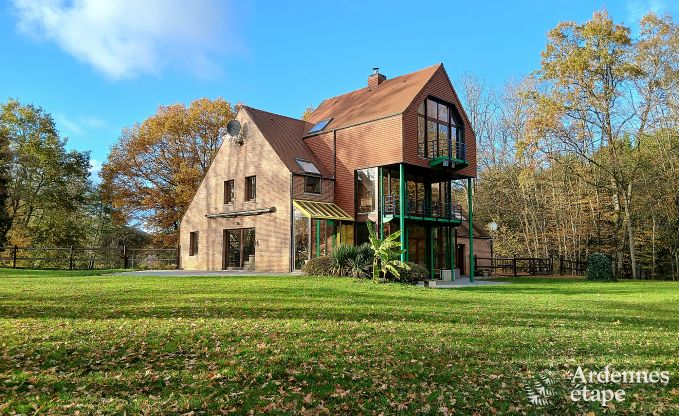 Grande maison de vacances � Charleville pour 15 personnes avec 7 chambres, sauna, poele � pellets et terrasse priv�e au bord de l'eau