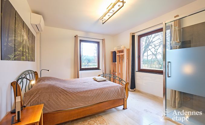 Grande maison de vacances � Charleville pour 15 personnes avec 7 chambres, sauna, poele � pellets et terrasse priv�e au bord de l'eau