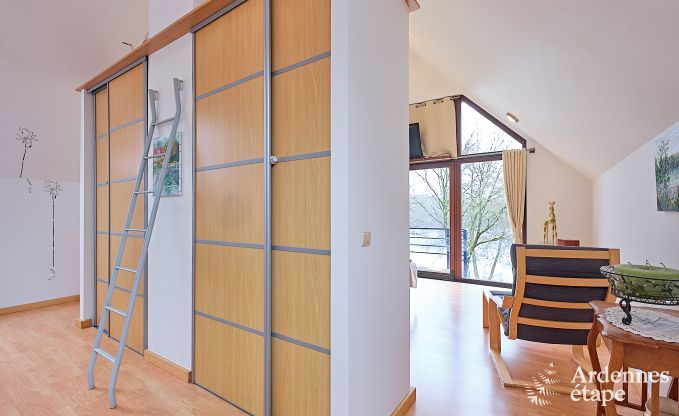 Grande maison de vacances � Charleville pour 15 personnes avec 7 chambres, sauna, poele � pellets et terrasse priv�e au bord de l'eau