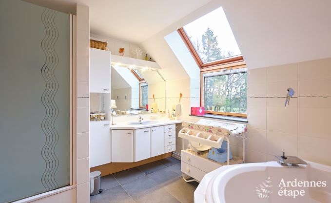 Grande maison de vacances � Charleville pour 15 personnes avec 7 chambres, sauna, poele � pellets et terrasse priv�e au bord de l'eau