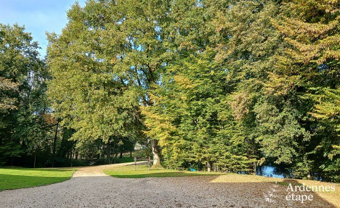 Grande maison de vacances � Charleville pour 15 personnes avec 7 chambres, sauna, poele � pellets et terrasse priv�e au bord de l'eau