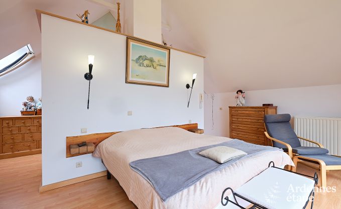 Grande maison de vacances � Charleville pour 15 personnes avec 7 chambres, sauna, poele � pellets et terrasse priv�e au bord de l'eau