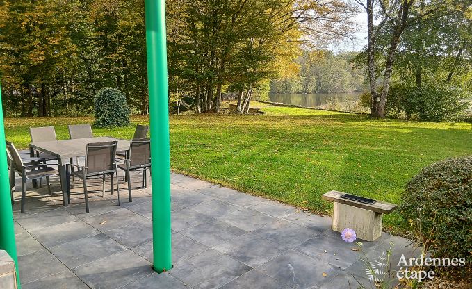 Grande maison de vacances � Charleville pour 15 personnes avec 7 chambres, sauna, poele � pellets et terrasse priv�e au bord de l'eau