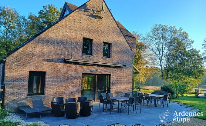 Grande maison de vacances � Charleville pour 15 personnes avec 7 chambres, sauna, poele � pellets et terrasse priv�e au bord de l'eau