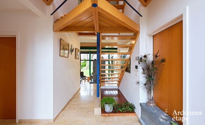 Grande maison de vacances � Charleville pour 15 personnes avec 7 chambres, sauna, poele � pellets et terrasse priv�e au bord de l'eau