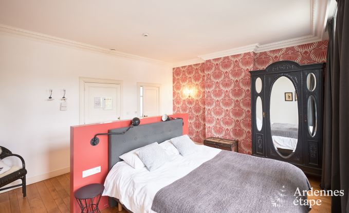 Loft spacieux  Chimay pour 14 personnes avec 6 chambres et salles de bains, jacuzzi et jardin priv